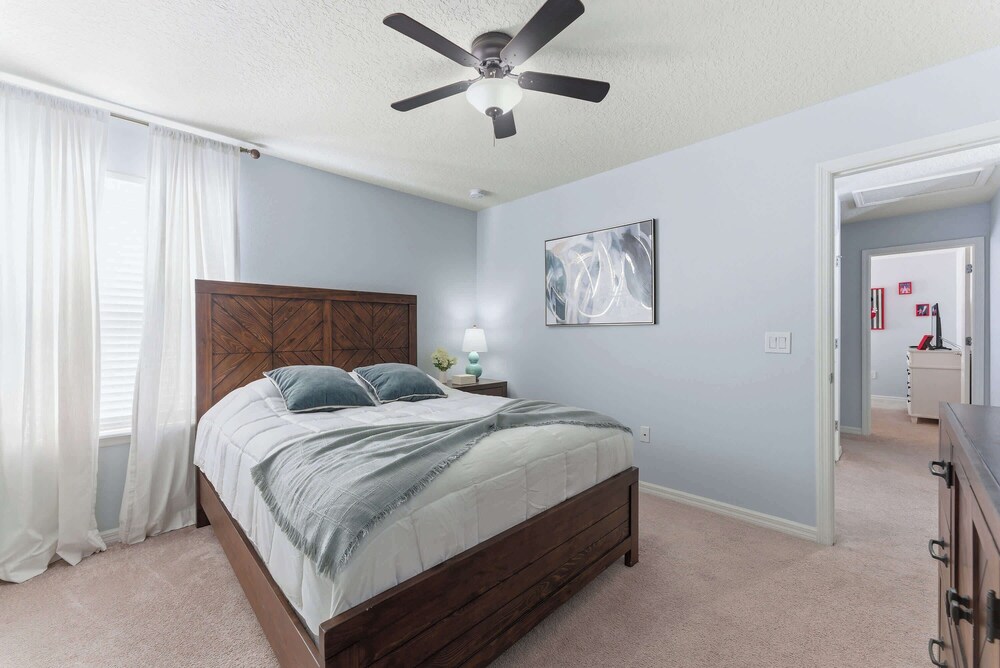 Family 6BR Home, Pool & Game Room