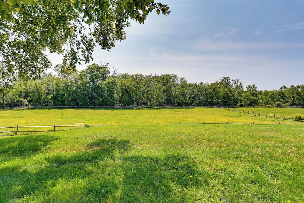 8 Mi to Reading: Spacious Farmhouse Retreat!