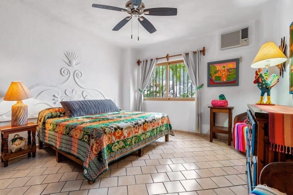Ocean View 2Br Condo-balcony-beach-pool - 902