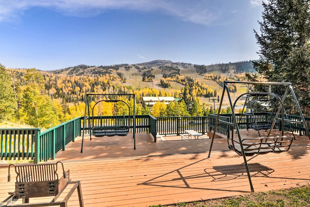 Cozy Studio w/ Fireplace ~ 1 Mi to Ski Resort view 3
