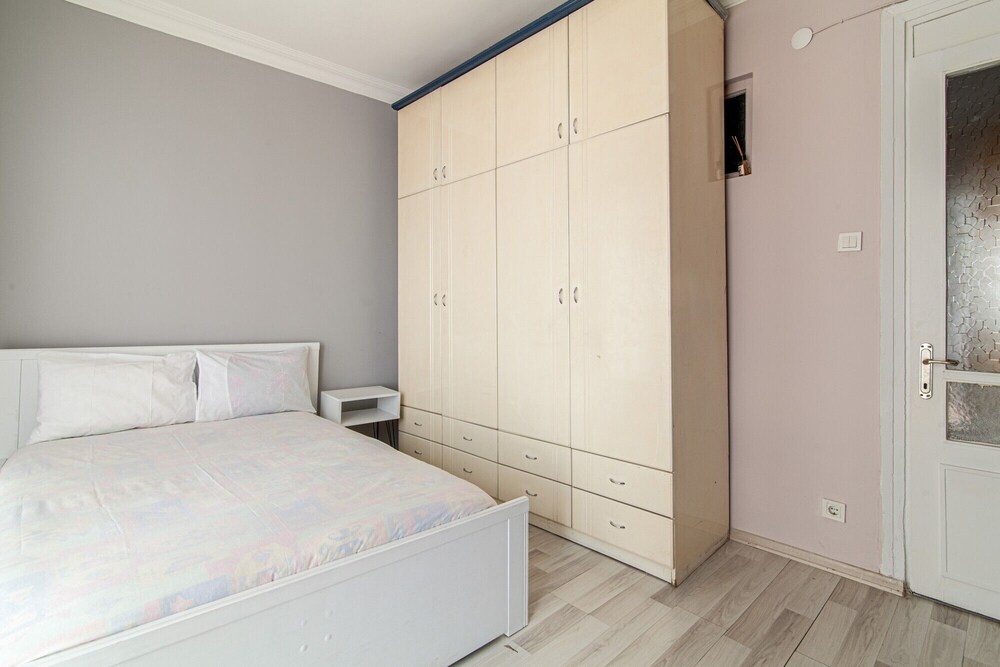 Central Flat Close to Cevahir Shopping Mall