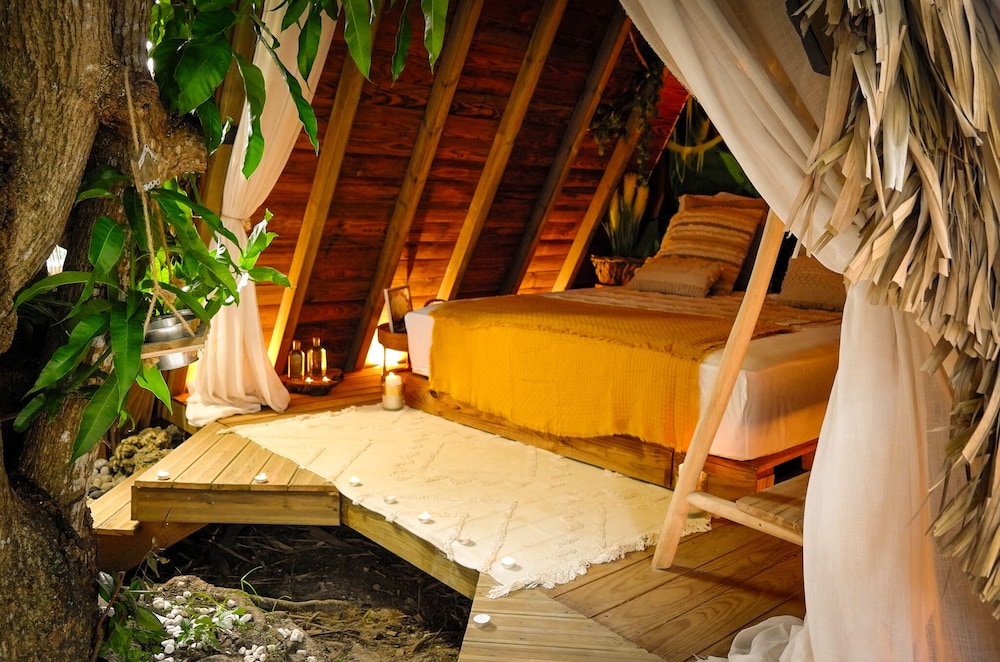 Aqua Zen Spa Lodge Tiki Hut view 2