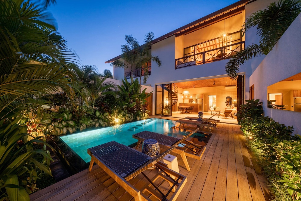 Luxury Private Loft, 2 BR, Canggu With Staff - Image 1