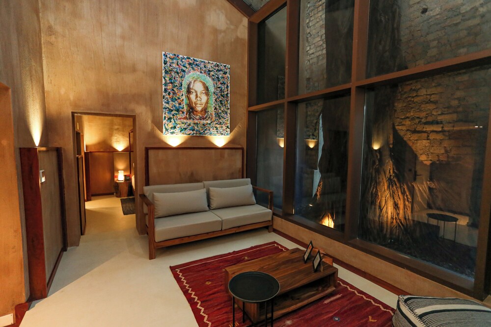 Mumba Lodge by Flow