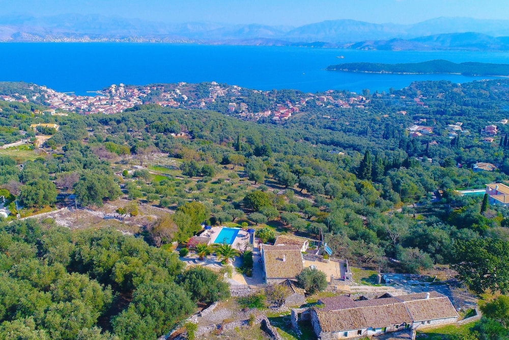 Villa Helona in Lithiasmenos view 5