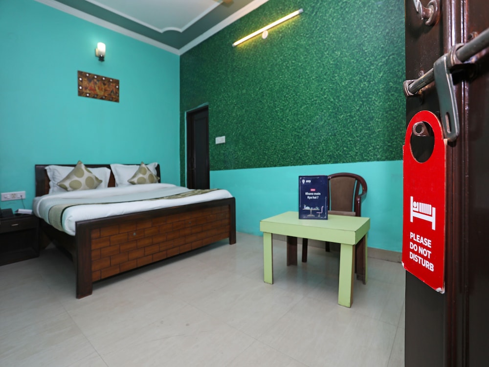 OYO 11312 Hotel Aero Capitol