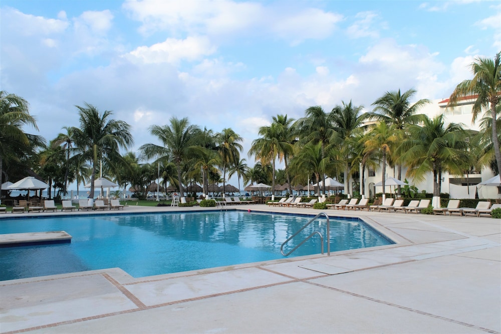 Vacation getaway with beach access