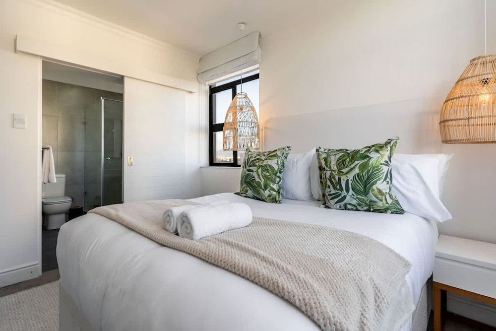 Modern 1 bed Table Mountain View Hideaway