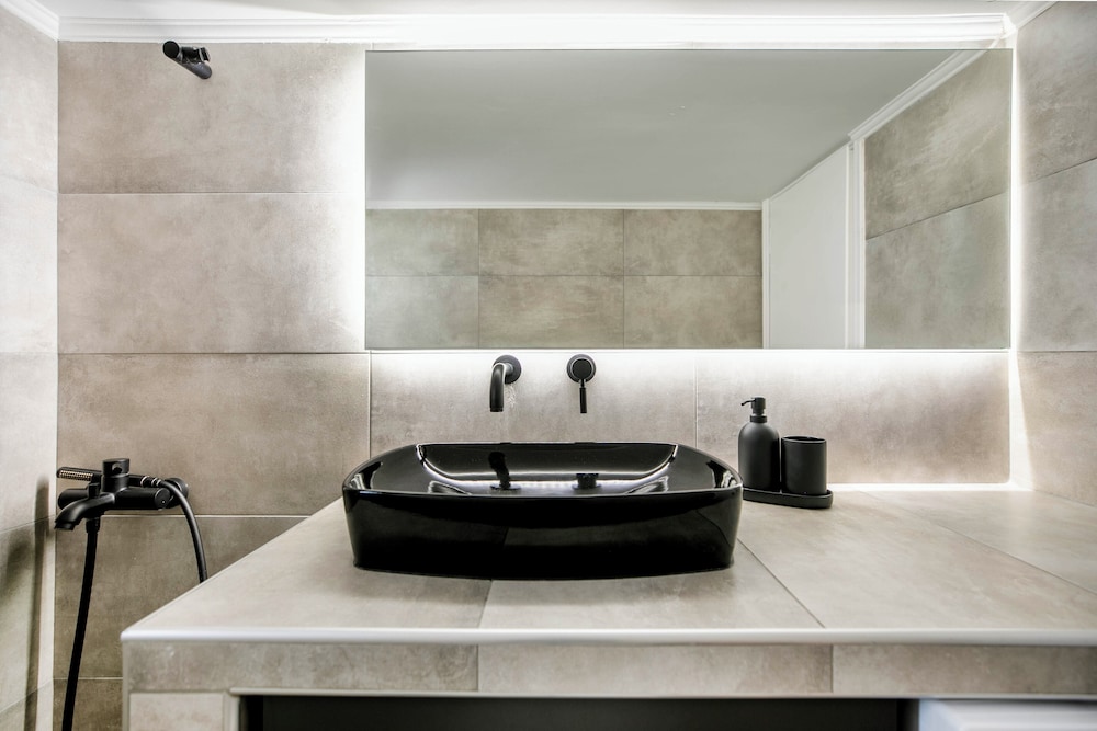 Dew 1-Bedroom Apartment in Athens