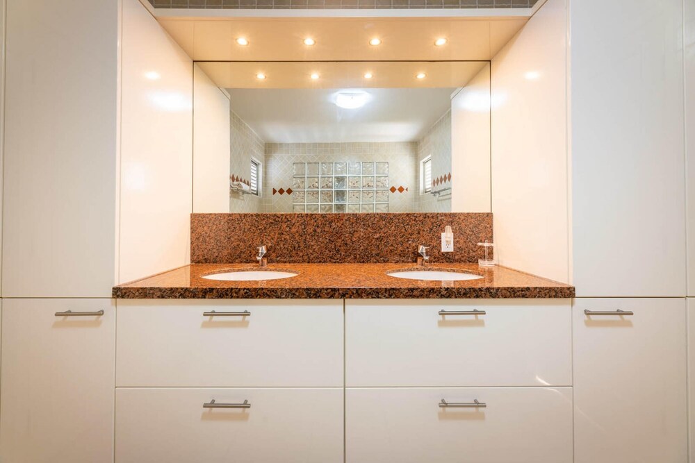 Spacious Bright Villa - Spectacular Ocean Views Private Pool