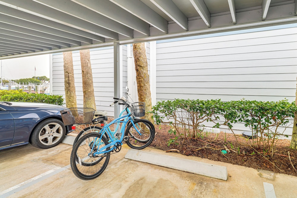 Pool & Beach Access: Vero Beach Condo!