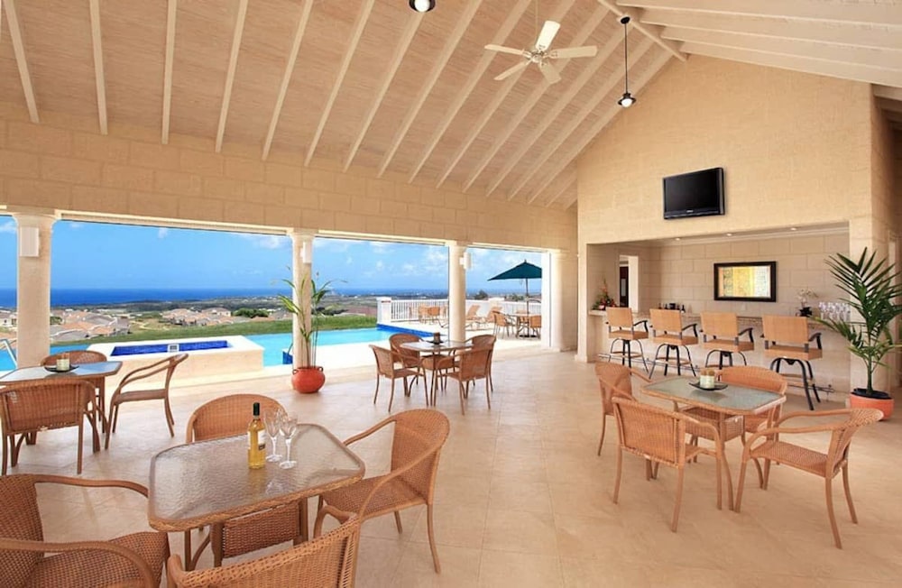 Villa Vuemont - Peaceful 3 Bedroom Villa With Pool