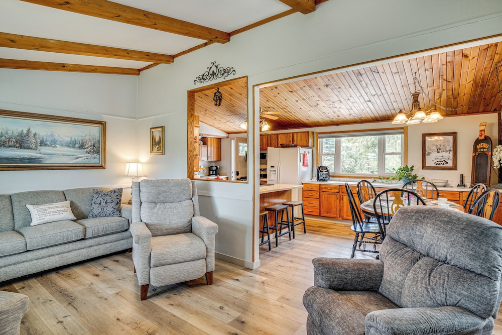 7 Mi to Eldorado Marsh: Family Home w/ Pool