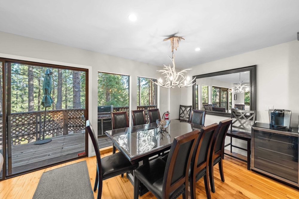 Secluded Incline Village Stay w/ Deck Near Diamond Peak & Lake Cloud 9 and 1/2 by Avantstay