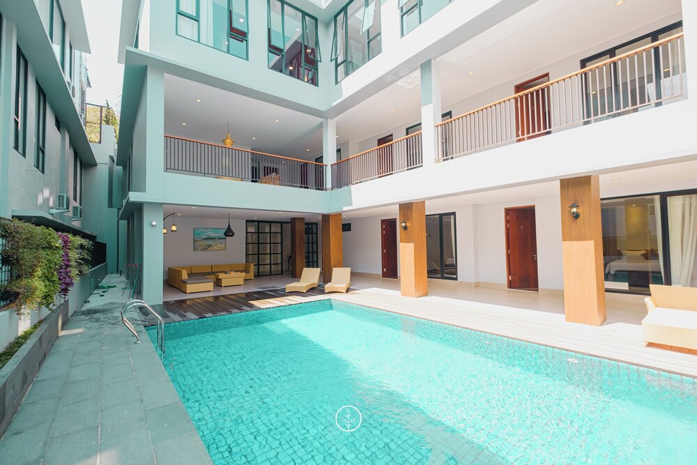 Atsuka Hill View 8BR Vila with Private Heated Pool view 5