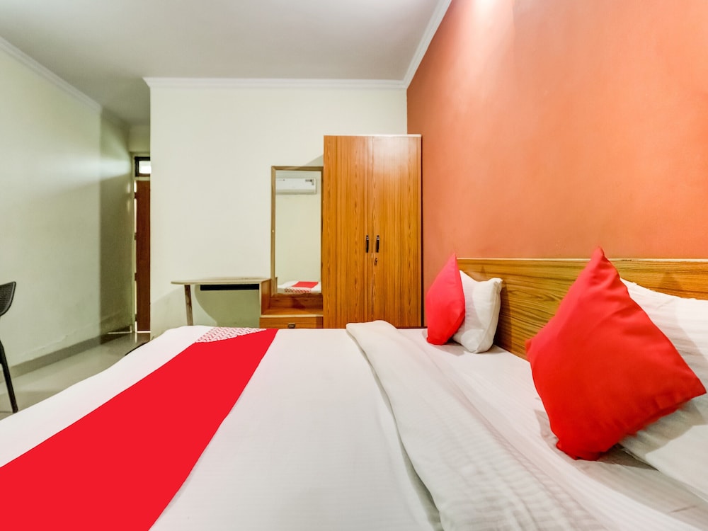 OYO 10877 Hotel R K Residency