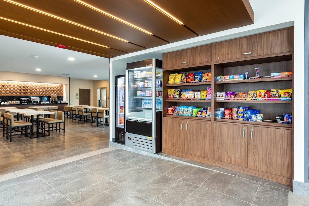 Wingate by Wyndham Geneva at SPIRE Academy