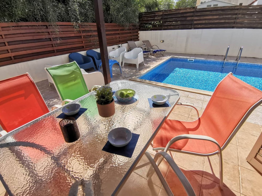 Sobella Villa - 3 Bedroom Villa With 10 x 4 Pool