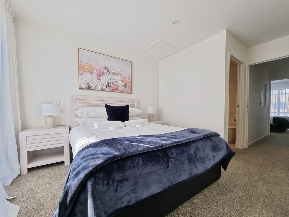 Brand New House by Botany - Parking view 4