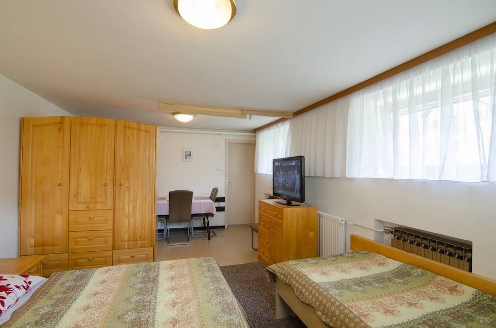 Apartments & Rooms Banich