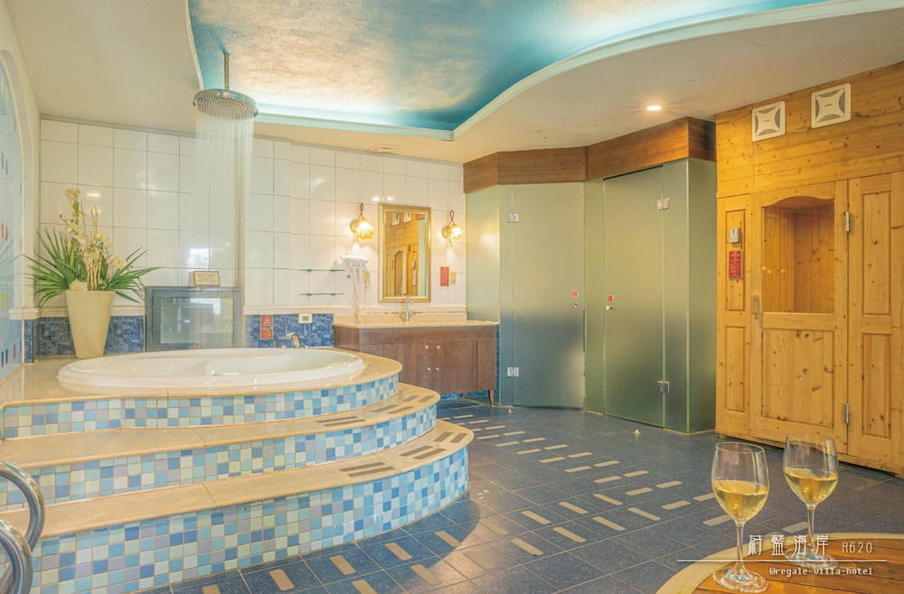Regale Villa Hotel