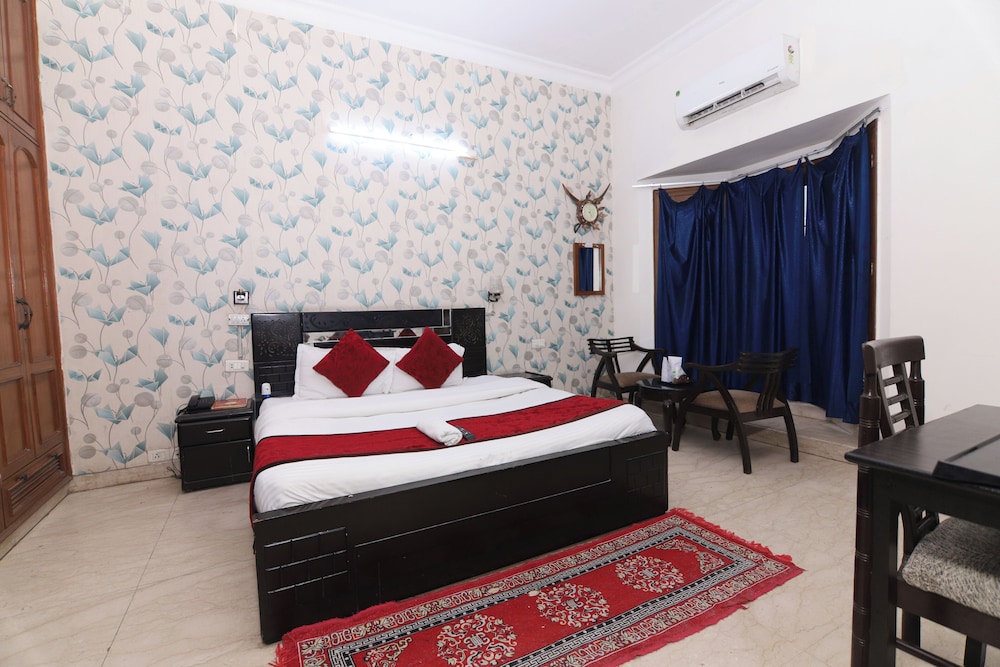 Hotel Ashray Noida