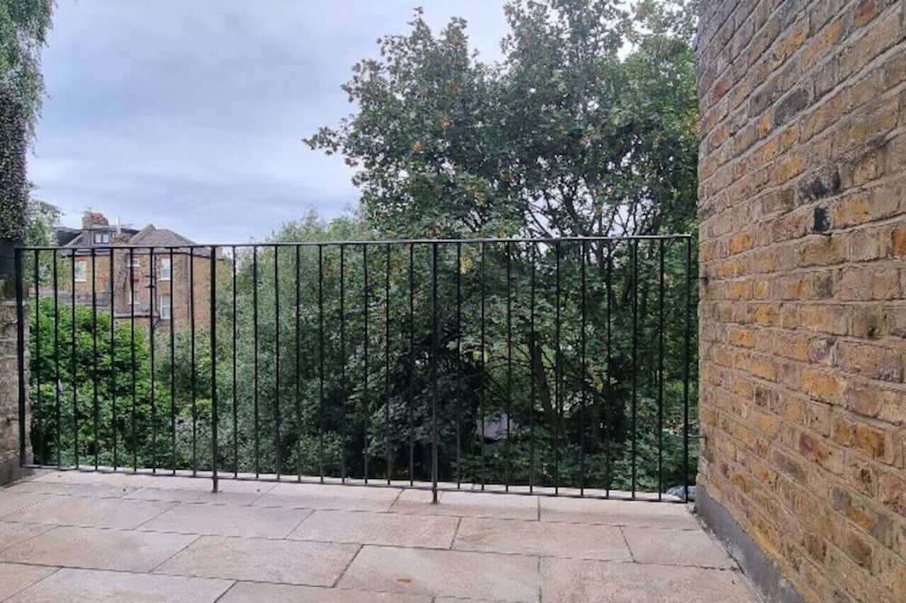 Elegant 2-bed Victorian Flat