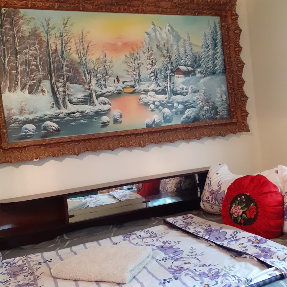 Retreat Holiday in Cozy Traditional House view 4
