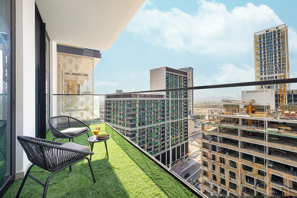 Binghatti Suites by Hostiva - City View