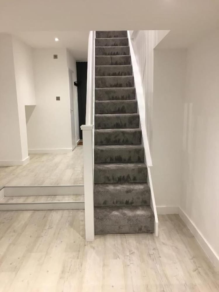 Spacious1br-6guests-walktoshops-fastwifi