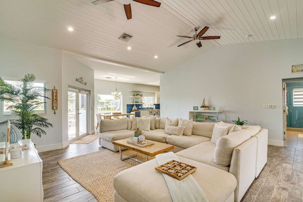 < 1 Mi to Pennekamp State Park: Luxe Home w/ Dock!