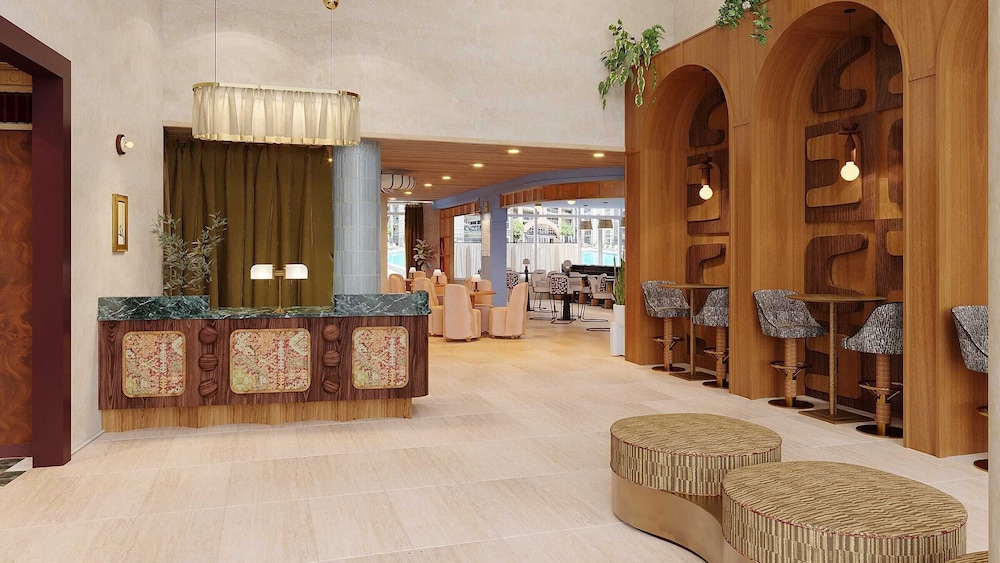Resort Pool, Bar, Dining, Terrace Steps to Zilker + Lady Bird The Code by Avantstay