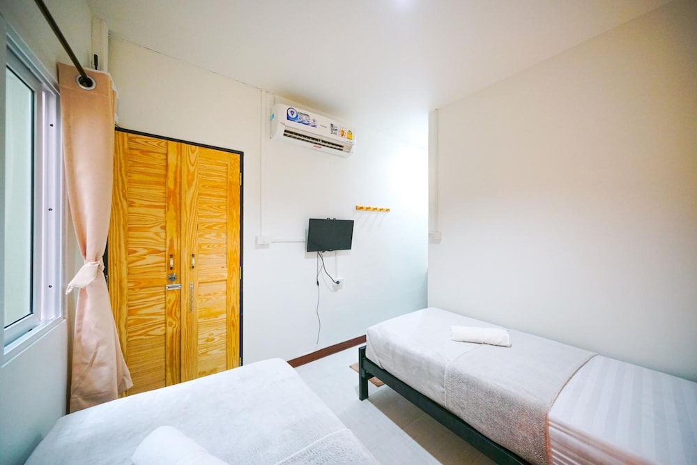 D Hub Hostel