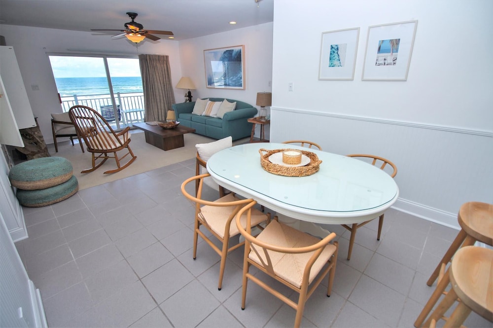 Colony Beach Club 223