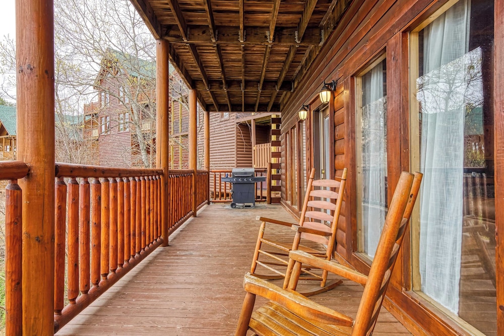 Hot Tub, Game Room, Movie Theater, View Sleeps 18 Lookout Lodge by Avantstay