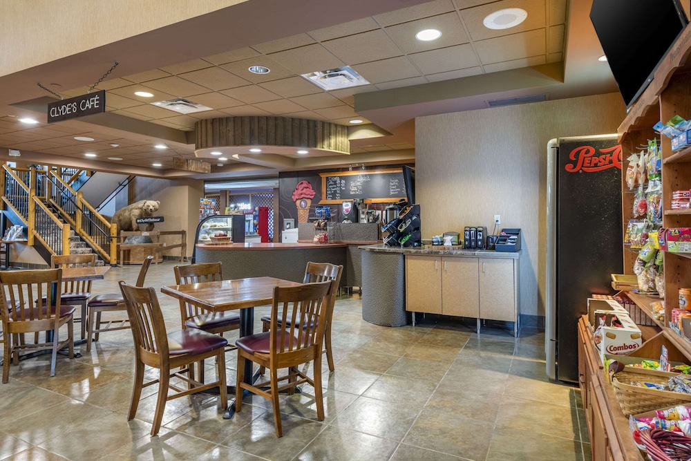 Three Bears Waterpark Resort Near Tomah, Ascend Collection Hotel