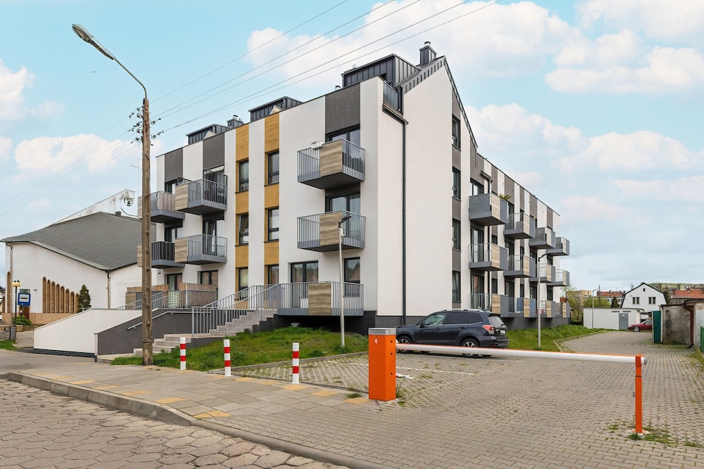 Stylish Apartment With Garage by Renters view 3