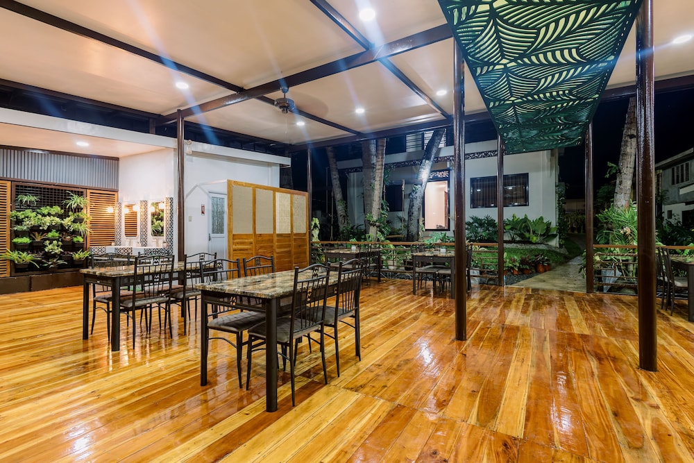 LOBOC RIVERSIDE INN and RESTAURANT