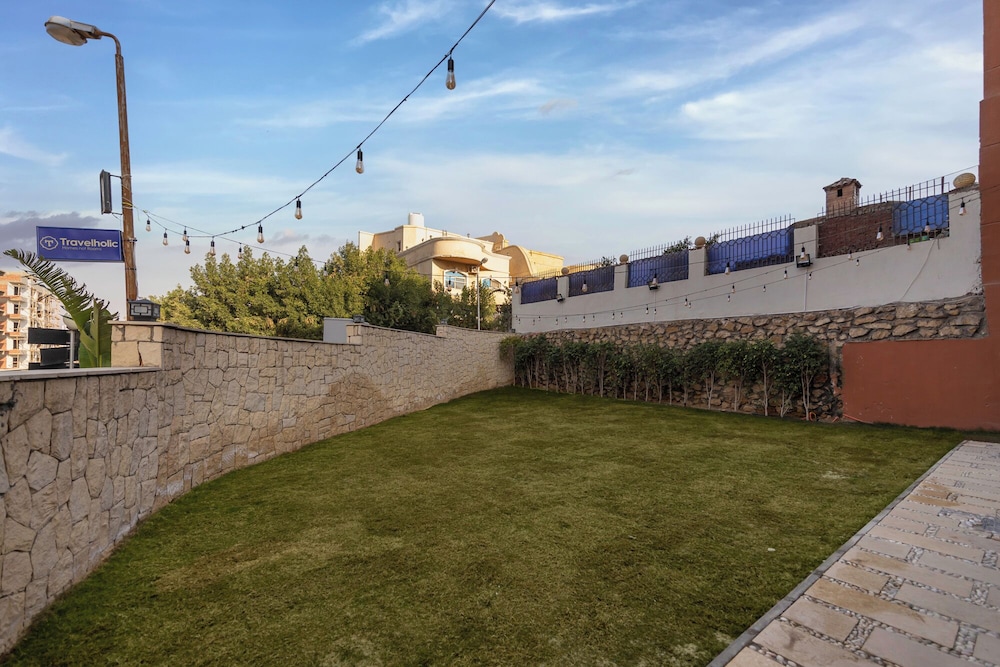 Travelholic Residence Golden Gates