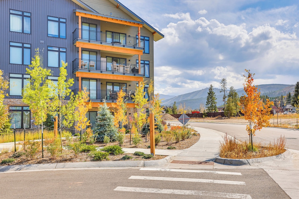 Mountain-view Condo in Downtown Winter Park!