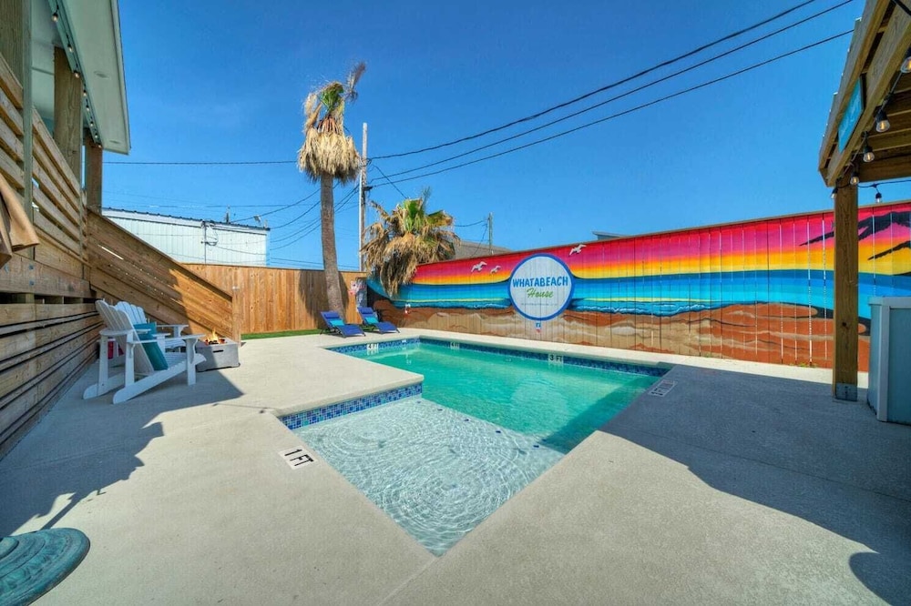 Sleeps 22! 2 Homes Priv Pool, Putting Green, Bar, Deck, Prime Port A Location
