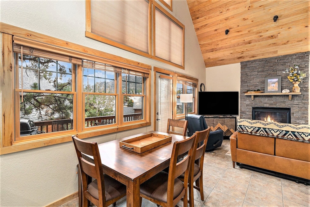 Solitude Beaver #3 - Estes Park 2 Bedroom Condo by RedAwning