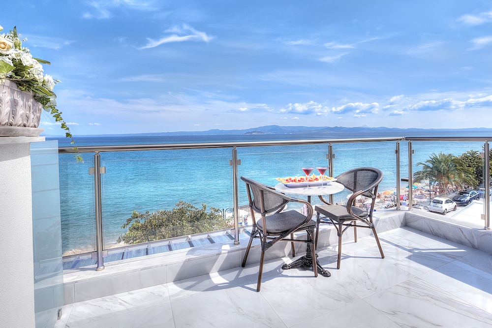 Alpha Luxury Suites