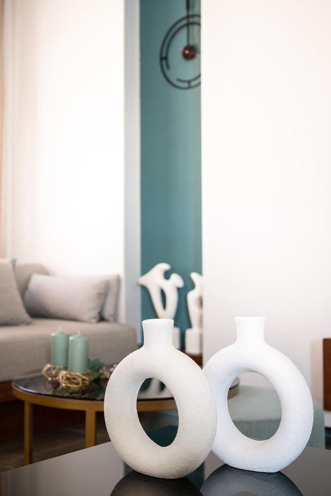 Xuru Stays I The Sleek & Ritzy 2 BDR 15 min From CAI Airpt