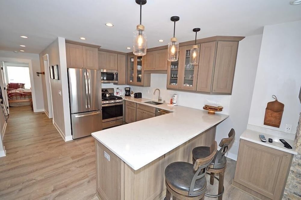 405 Ala Wai Blvd, 180 3 Bedroom Condo by RedAwning