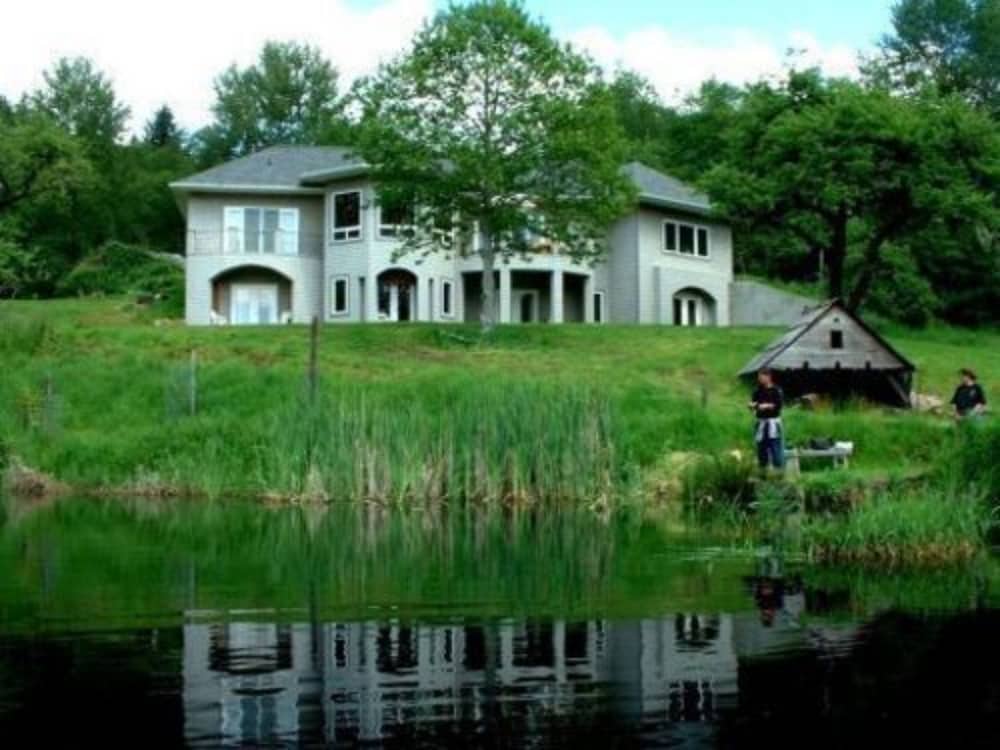 Lucky Mud Inn and Disc Golf Resort