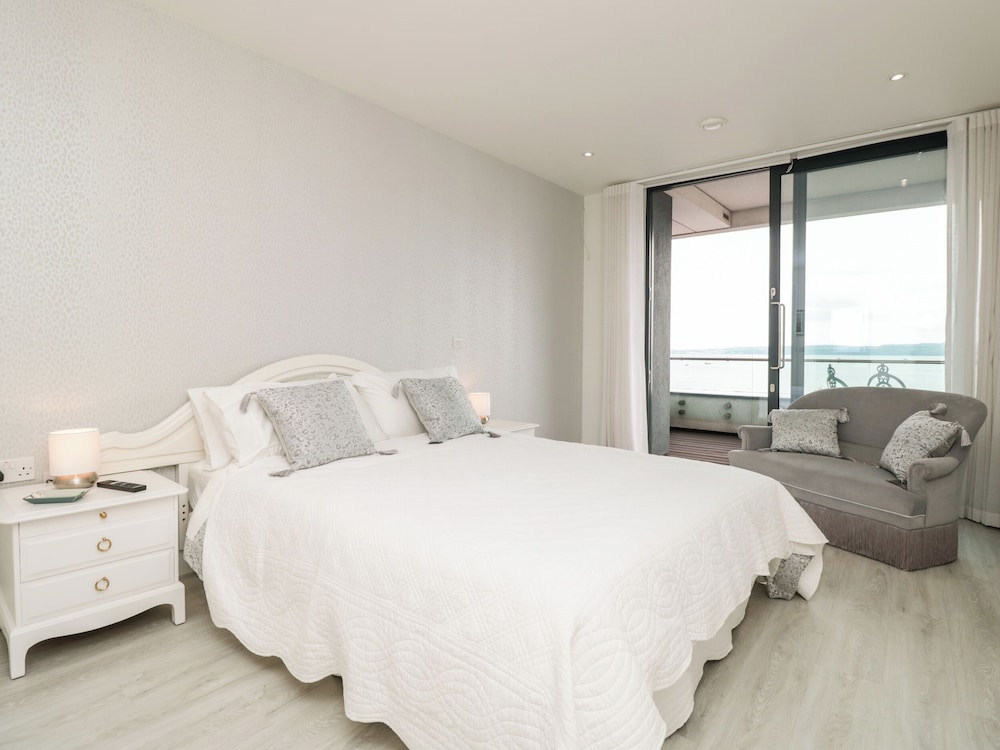 Apartment 20 Summer Place