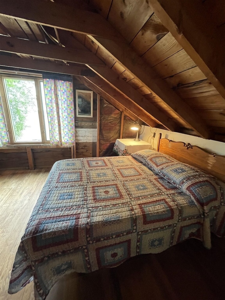 Rocky Beach Limit 5 2 Bedroom Cabin by RedAwning view 5