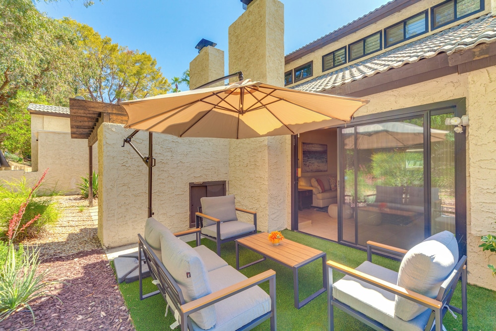 Resort-style Palm Springs Townhome w/ Pool Access