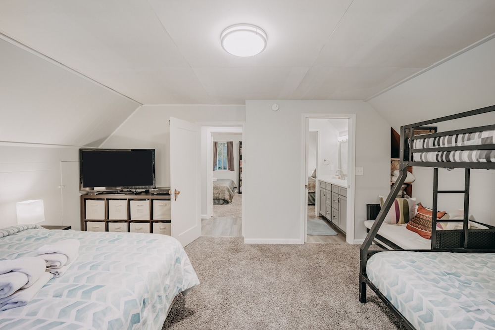 Snowline Cabin #49 - A Newly Remodeled Cabin Perfect for Your Family Retreat